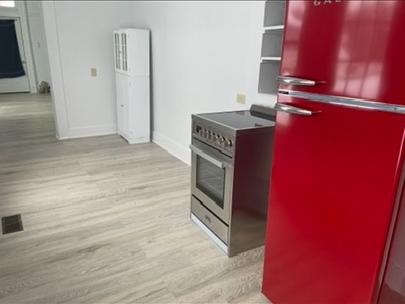 4th image of 121 N Russell St #2A