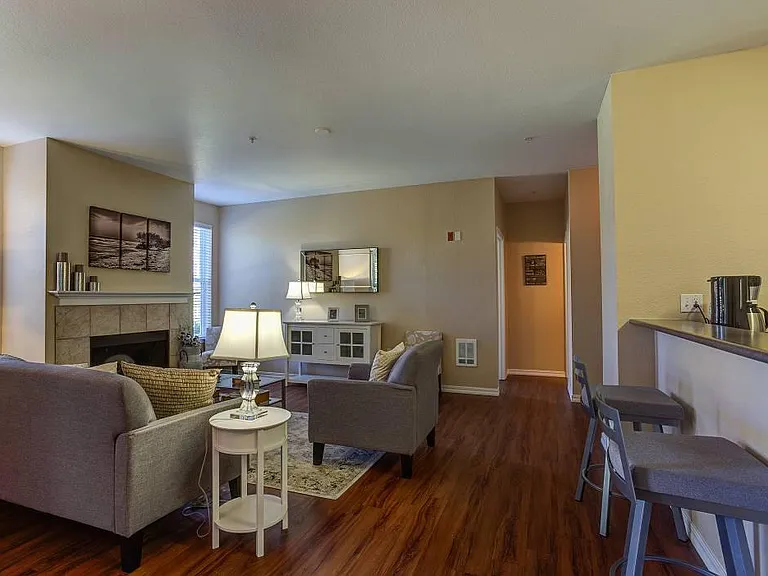 Commons at Verandas in Tanasbourne Apartments — Photo 16