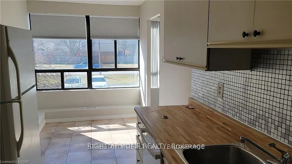 2 bed, $1,900 — Photo 1