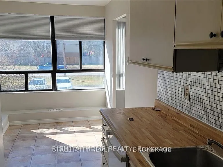 1600 Adelaide St N #202 — Photo 1
