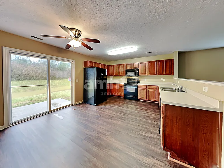 3136 Hidden Creek Dr — Photo 3