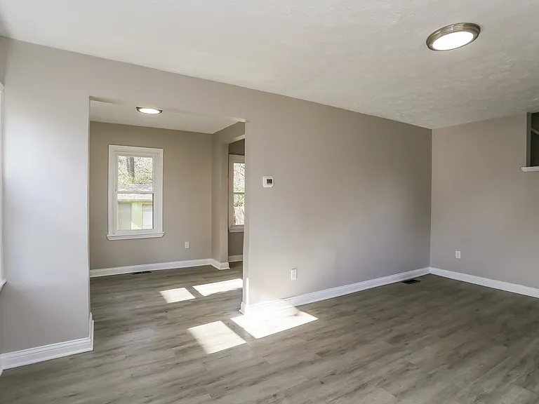 418199_018_living_room_13284522.jpg