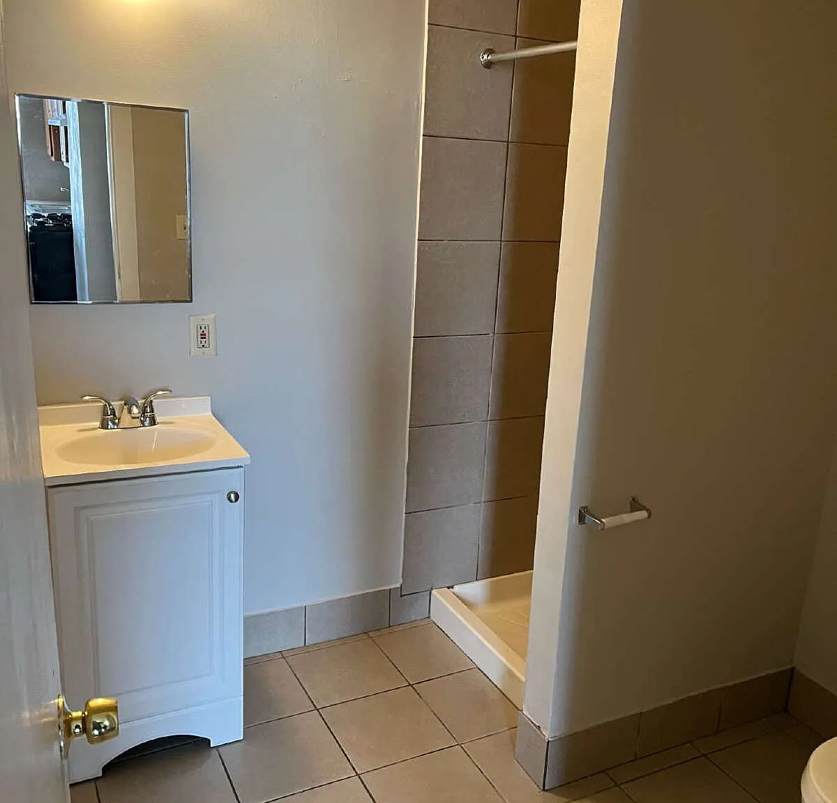 1 bed, 1.0 bath, $850 — Photo 3