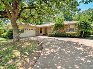 209 Spring Valley Dr, Denison, TX 75020