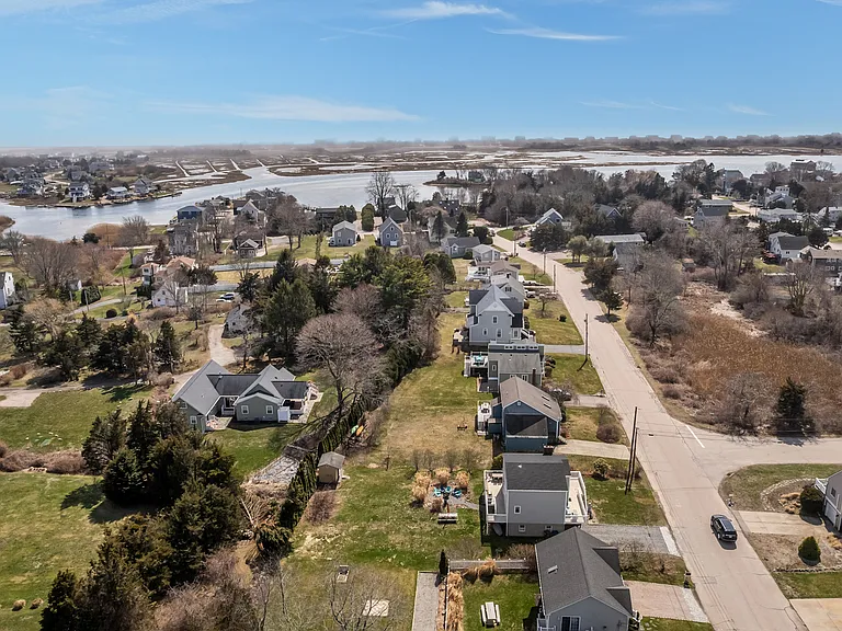 17 Clifford Dr — Photo 2