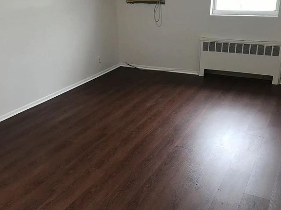3rd image of 15706 Sanford Ave #2