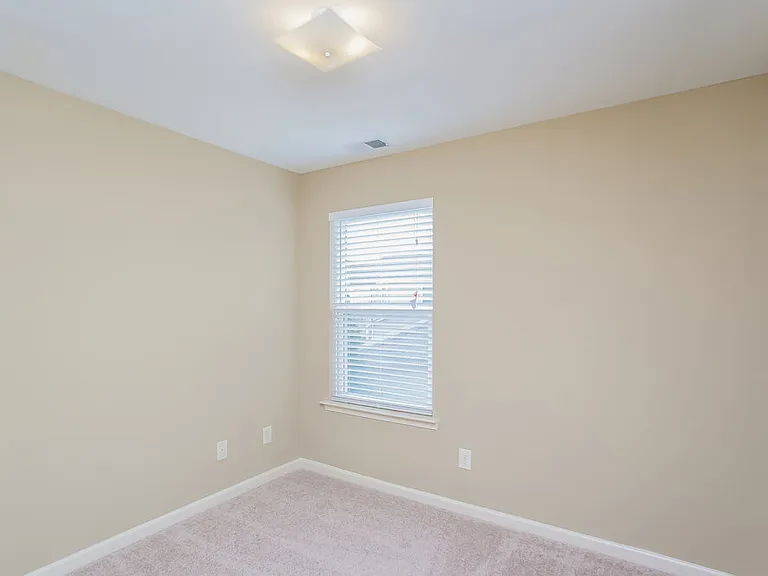 124 Hillcrest Cir — Photo 13
