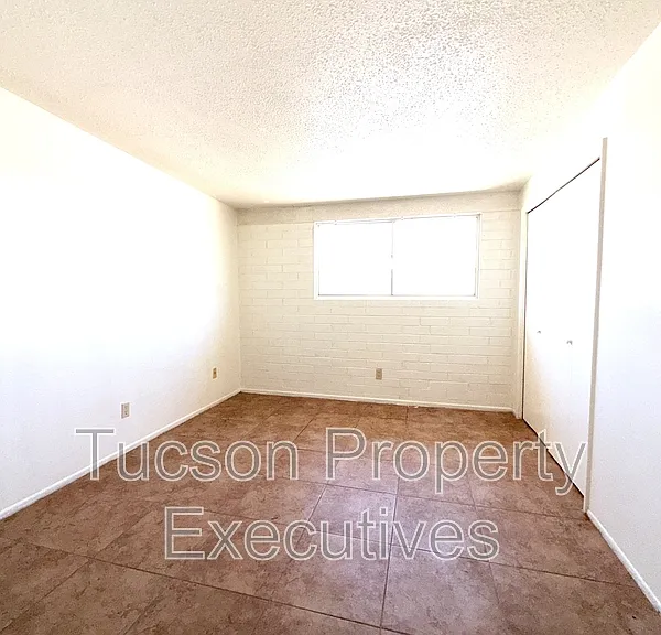 4239 E Lee St — Photo 9