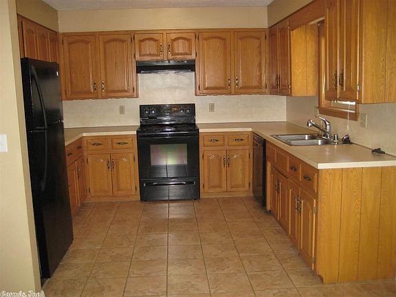 4th image of 908 Karen Dr