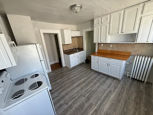686 Washington Ave #3A Photo 1 686 Washington Ave #3A Photo 1