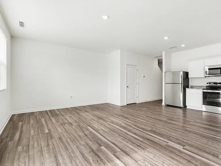 131 S Meyers Ct — Photo 5