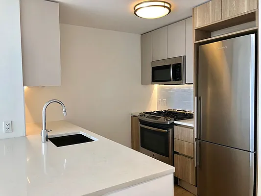 Rented by Stonehenge NYC LLC | media 6