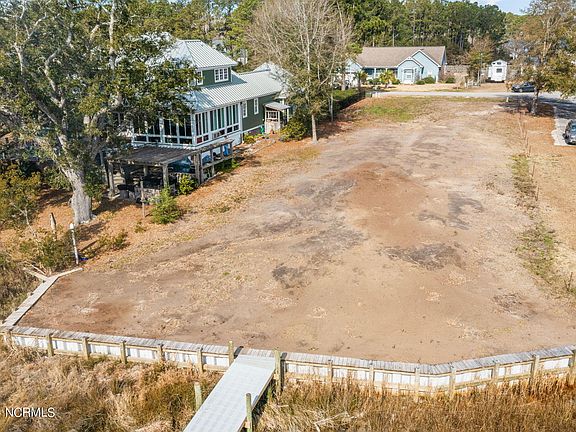 2nd image of 110 Mainsail Drive