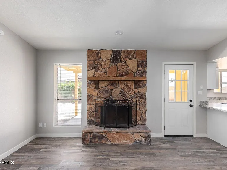 2059 E Adobe St — Photo 4
