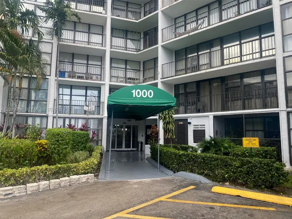 1000 Parkview Dr APT 427, Hallandale, FL 33009