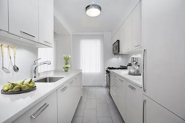 Rented by Central Park South Associates | media 10