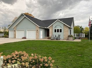22 Woodridge Dr, Belle Plaine, MN 56011