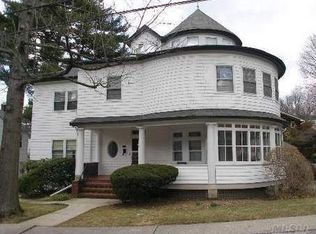 6 Mora Ct, Manhasset, NY 11030