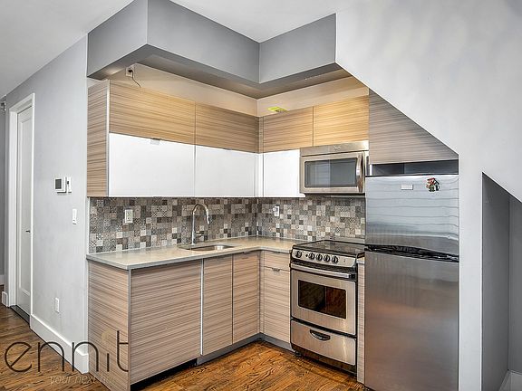 3rd image of 573 Van Buren St #1B