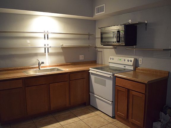 3rd image of 449 N Williams APT D