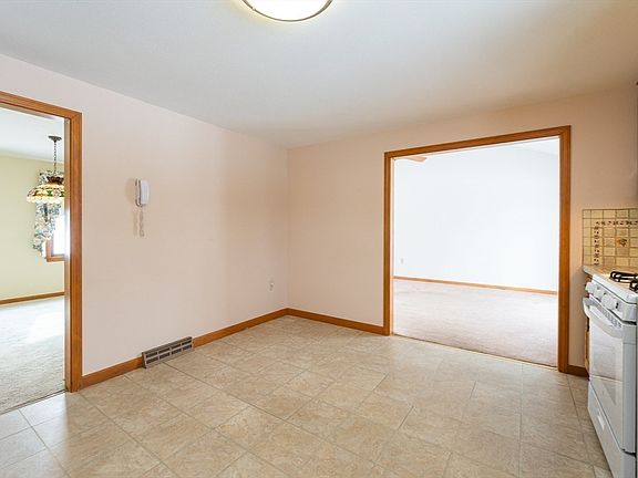 5th image of 28 Bridle Path Rd