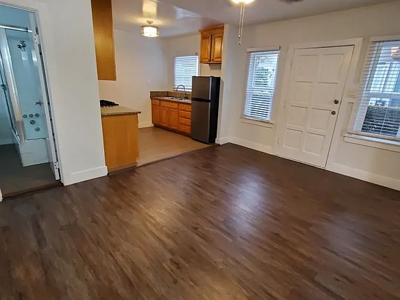 2nd image of 5414 Fountain Ave #5414