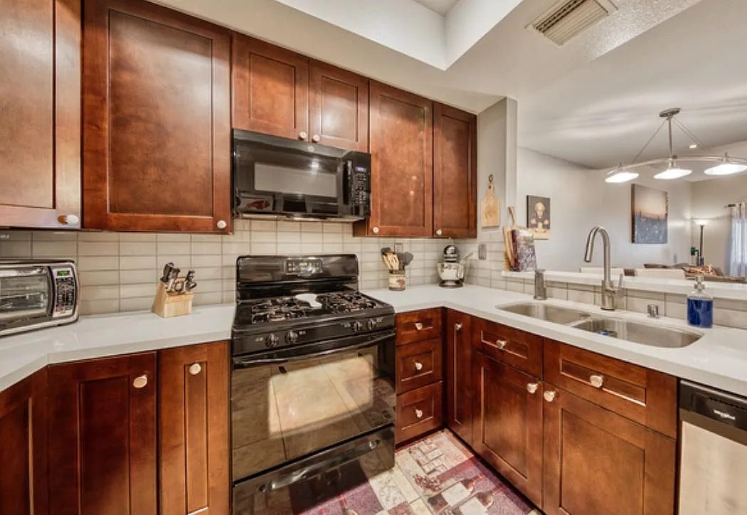 2 bed, 1126 sqft, $4,100 — Photo 3