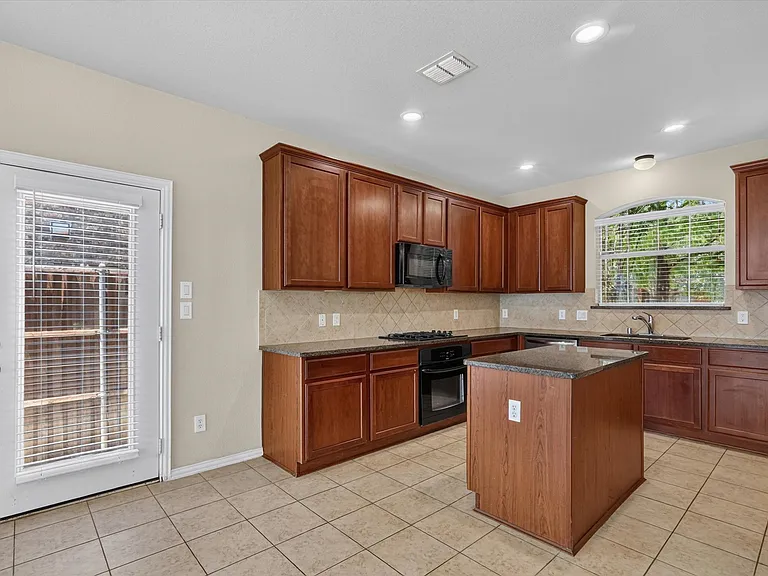 11945 Henderson Dr — Photo 8