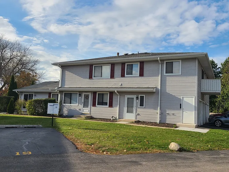 2S717 Winchester Cir E #4 — Photo 14