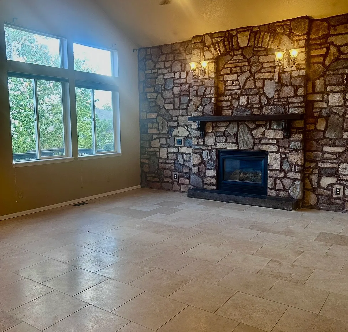 4 bed, 4088 sqft, $3,400 — Photo 3