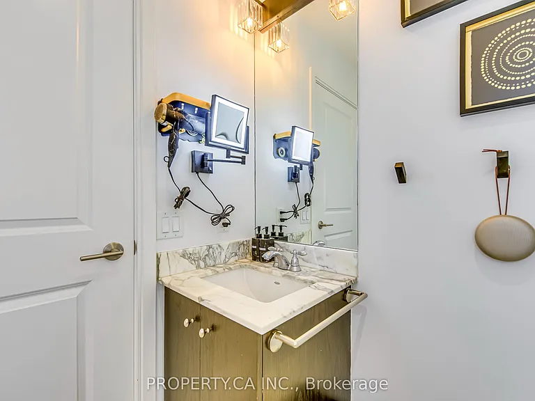 21 Scollard St #406 — Photo 24