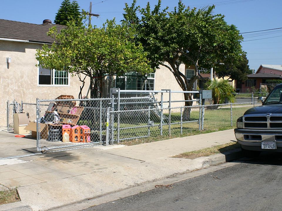 2nd image of 3891 Acacia St