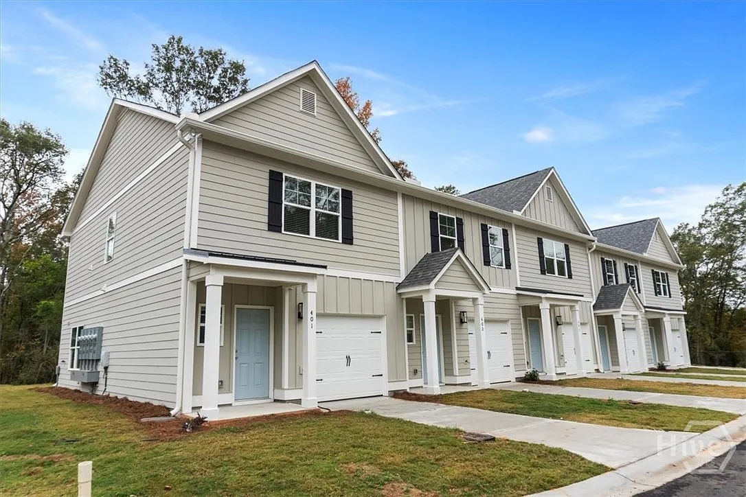 2 bed, 2.5 bath, 1800 sqft, $1,695 — Photo 1