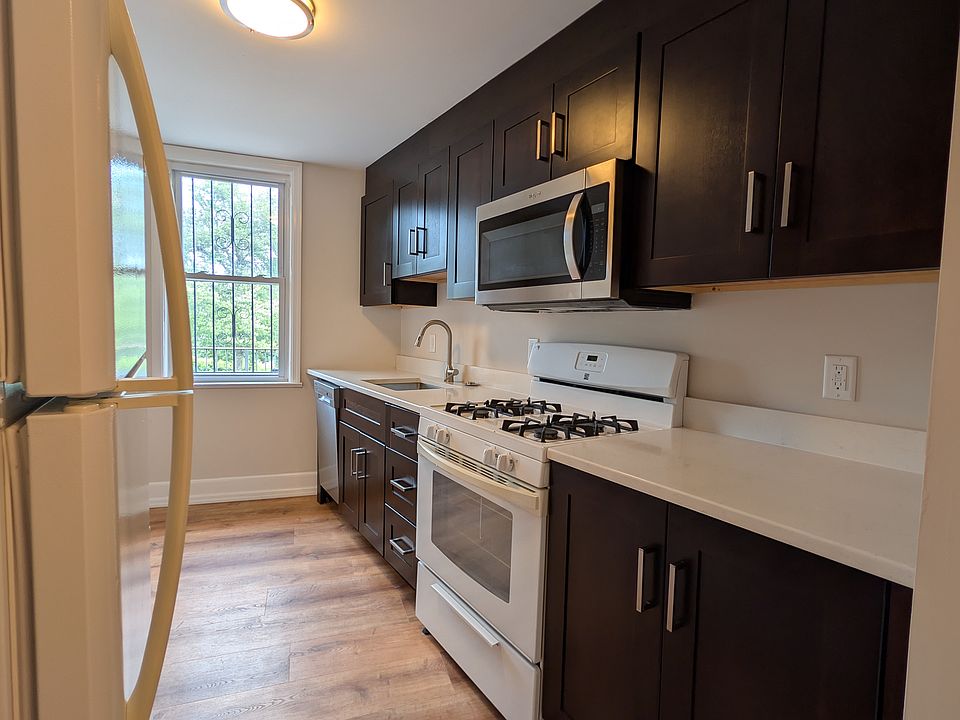 1st image of 700 Bloomfield Ave #A