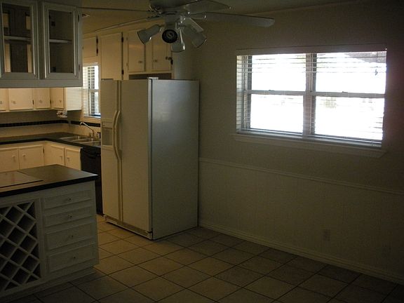 3rd image of 701 Bayless Dr