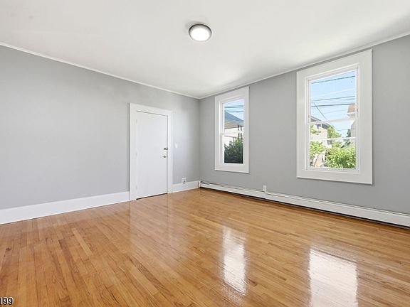 2nd image of 508 2Nd St