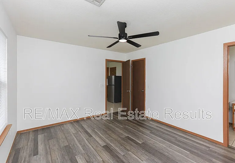 2219 W Roselawn St — Photo 14