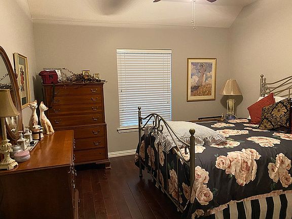 4th image of 2616 Solano Dr