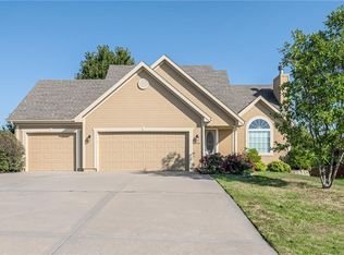2002 NE 196th Pl, Smithville, MO 64089