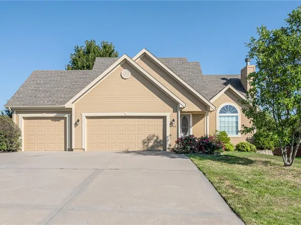 2002 NE 196th Pl, Smithville, MO 64089