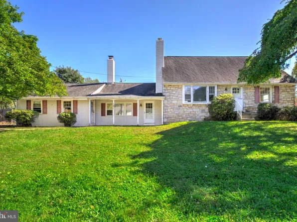 100 New Jersey Ave, Chalfont, PA 18914