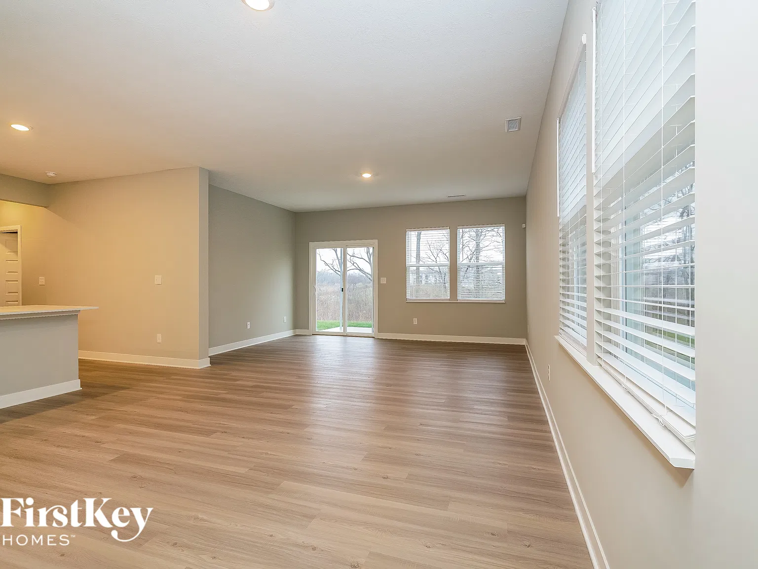 5 bed, 3.0 bath, 2460 sqft, $2,580 — Photo 2
