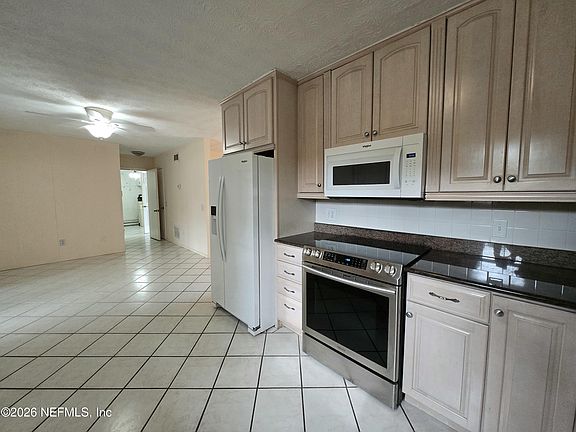 5th image of 2520 STERN Drive S