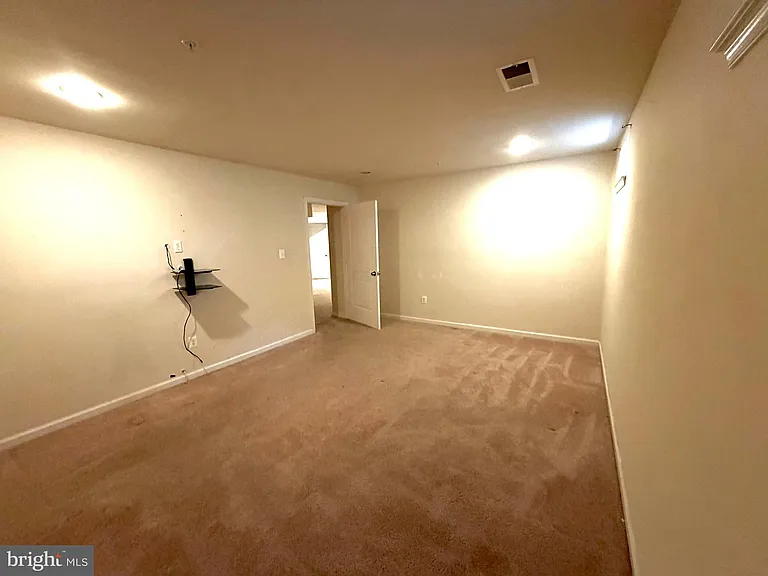 3010 Winterbourne Dr — Photo 13
