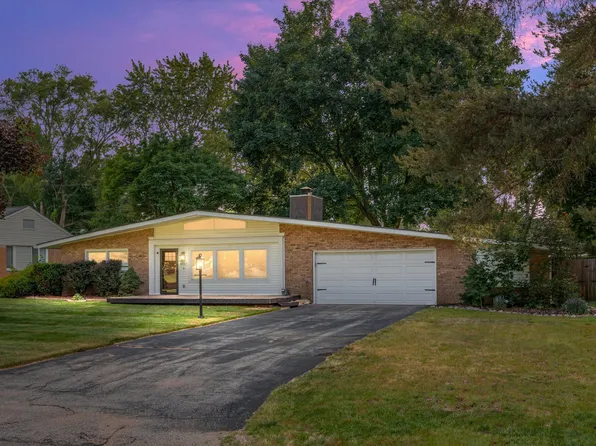 4047 Ledgestone Dr, Waterford, MI 48329