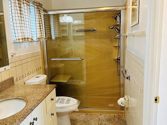 5th image of 2309 Park Lane #105