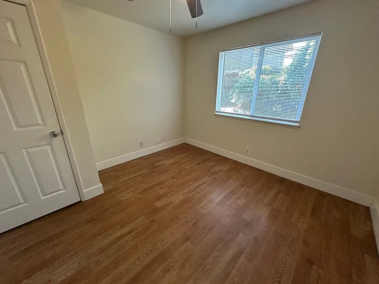 703 W 2nd Avenue B - D, Chico — Photo 3
