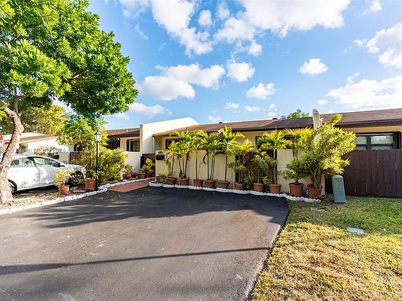 3rd image of 13750 Kendale Lakes Dr