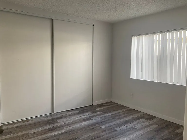 15537 Nordhoff St — Photo 5