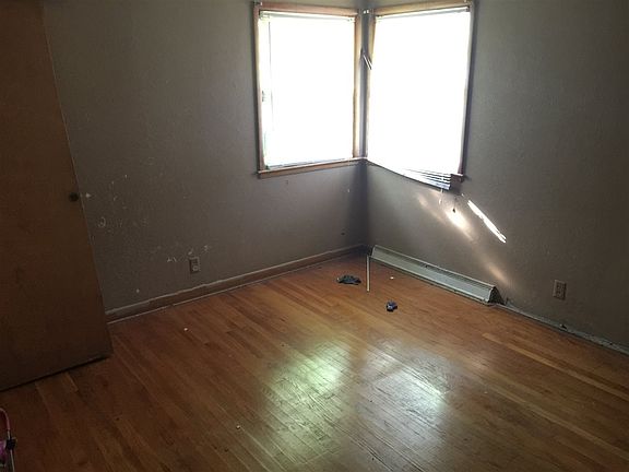 3rd image of 316 W Dinehart Ave